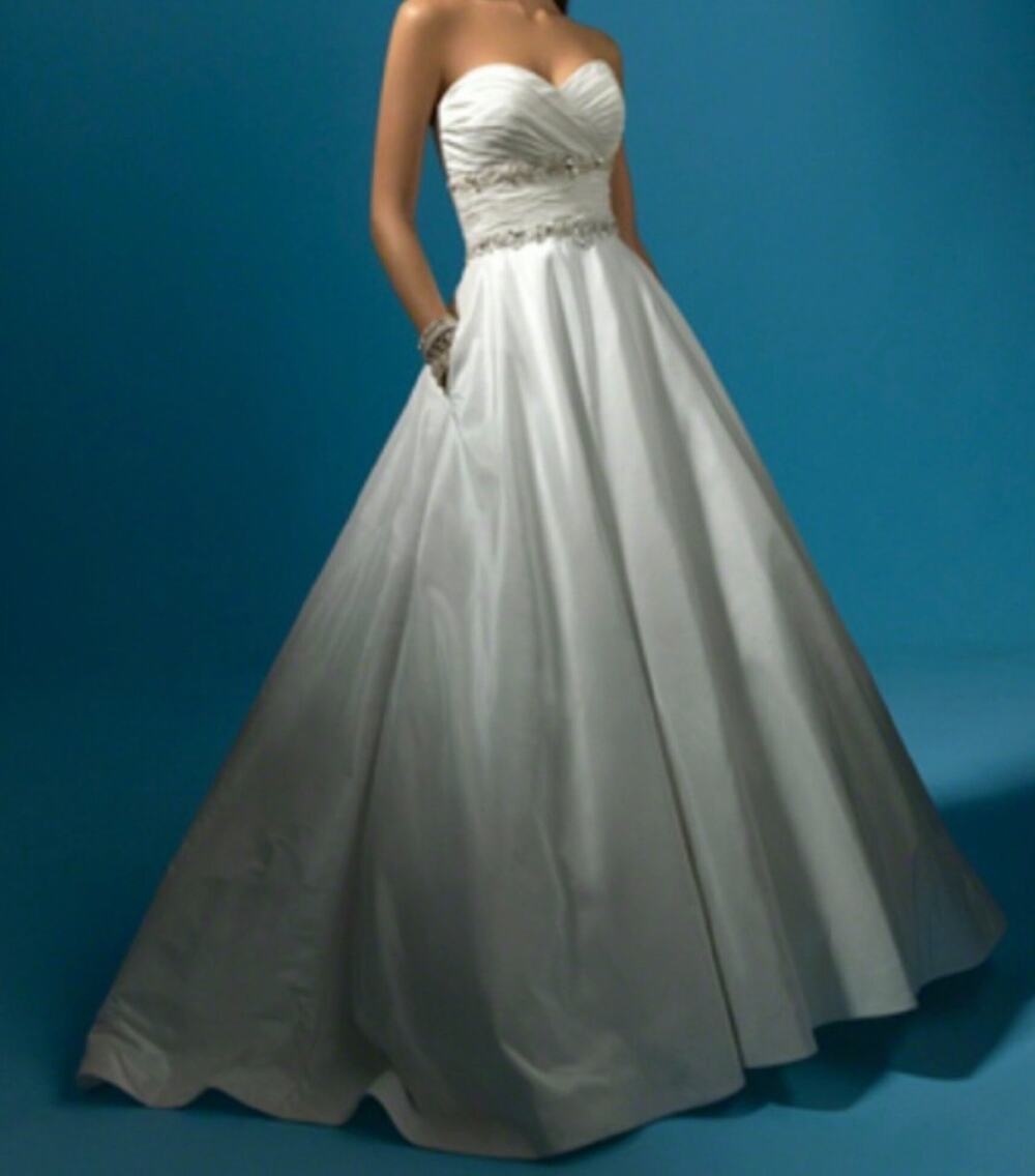 Alfred Angelo Diamond White Wedding Dress style #2119 Size 6